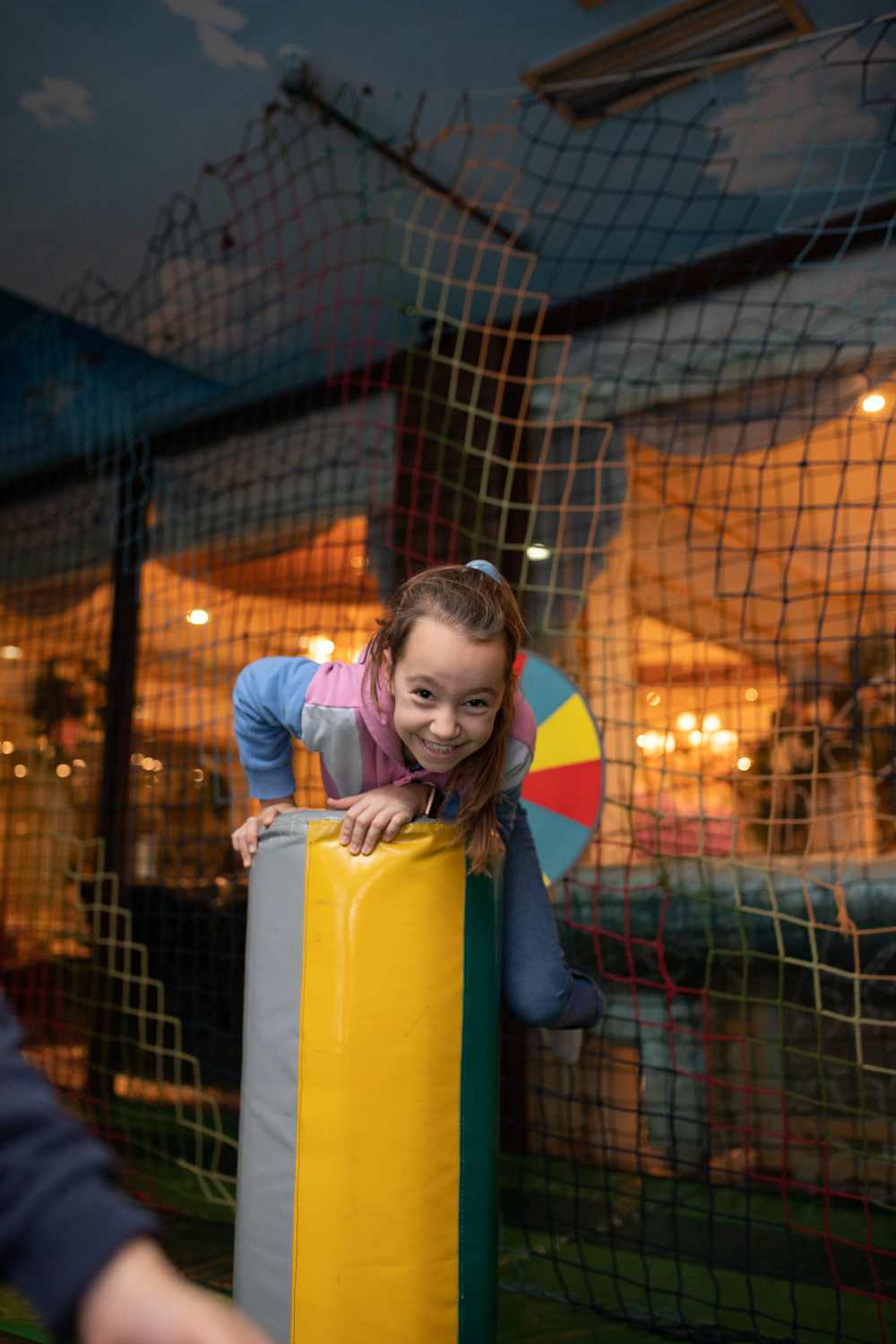 Mia na dečijem rođendanu